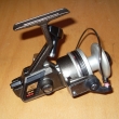 MK 100 v �ed� barv�